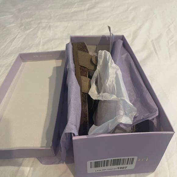 New in Box Madden Girl Women's Brando Slide-On Sandal Taupe Fabric Size 5 - Picture 6 of 7